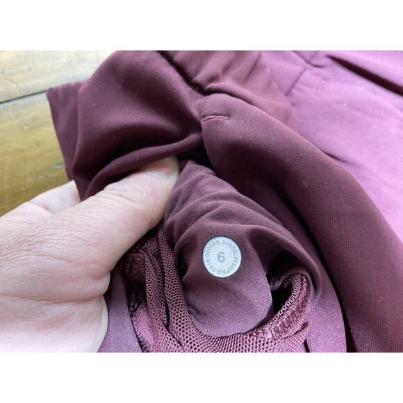 Lululemon Burgundy On The Fly Elastic Waist Drawstring 7/8 Womens Pants 6 - Picture 6 of 11